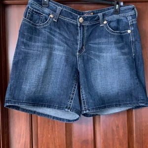 EUC Seven Jean shorts
